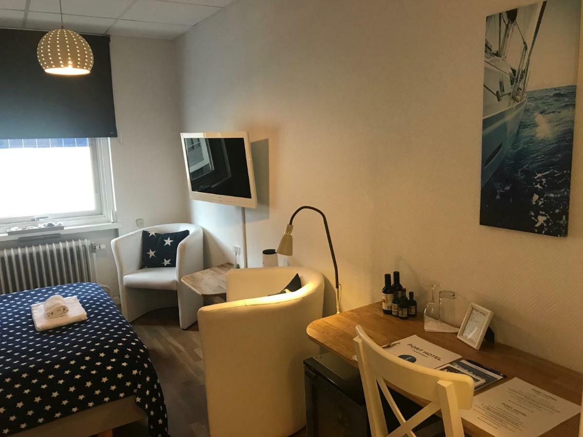 Port Hotel كورلْشامن المظهر الخارجي الصورة